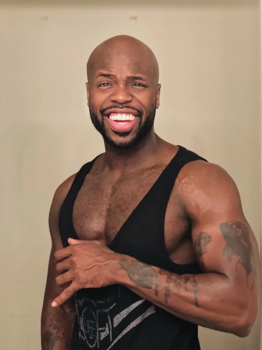 Junior, 25 ans, gay black